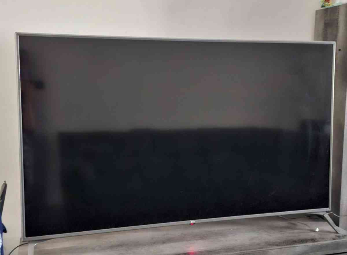 75 in Lg smart tv 4k HD tv like new no damages