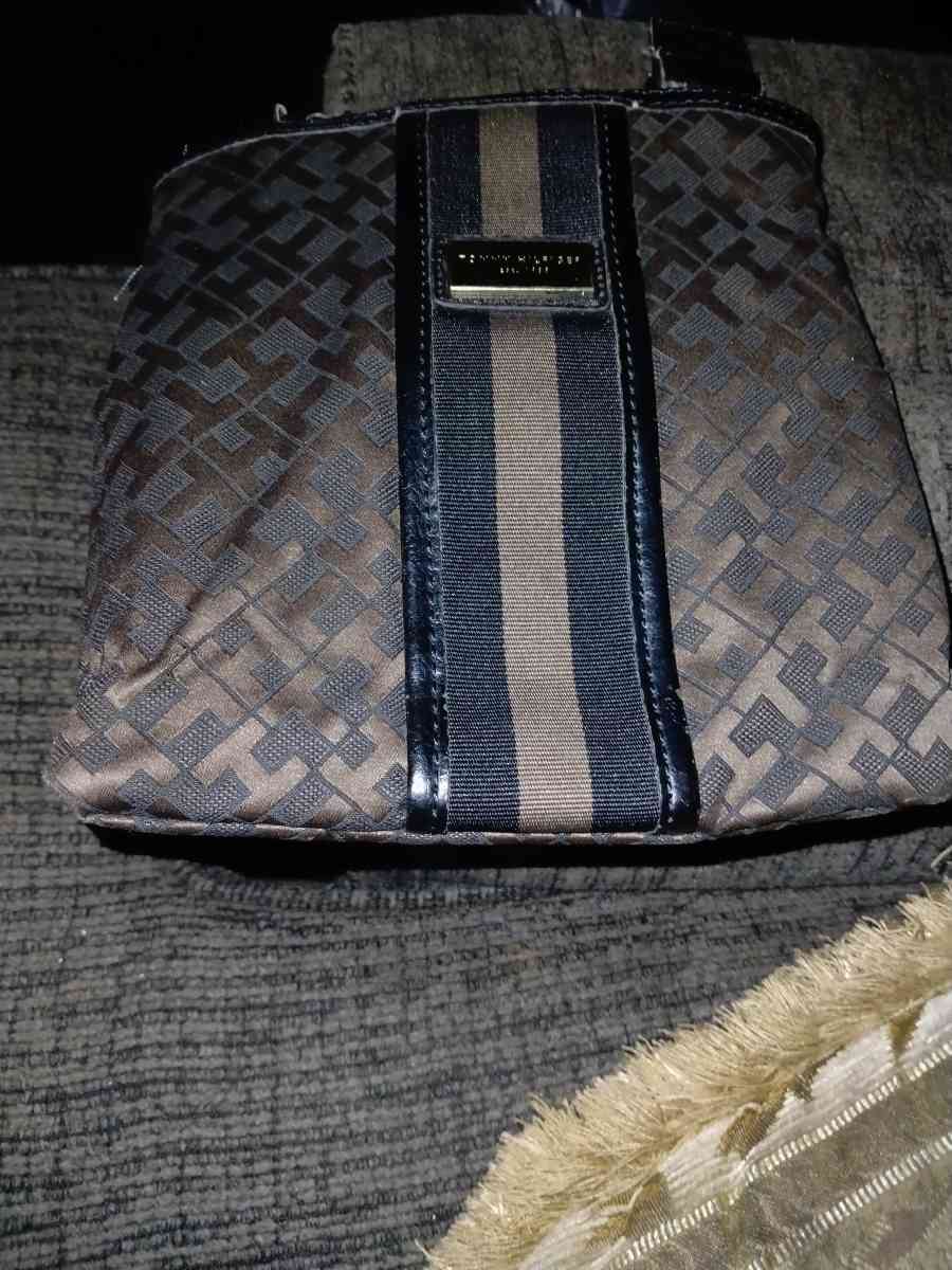 tommy Hilfiger purse