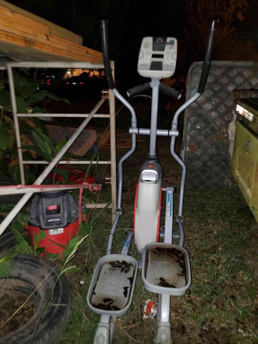 2012 Schwinn 420 Elliptical Trainer w Fan