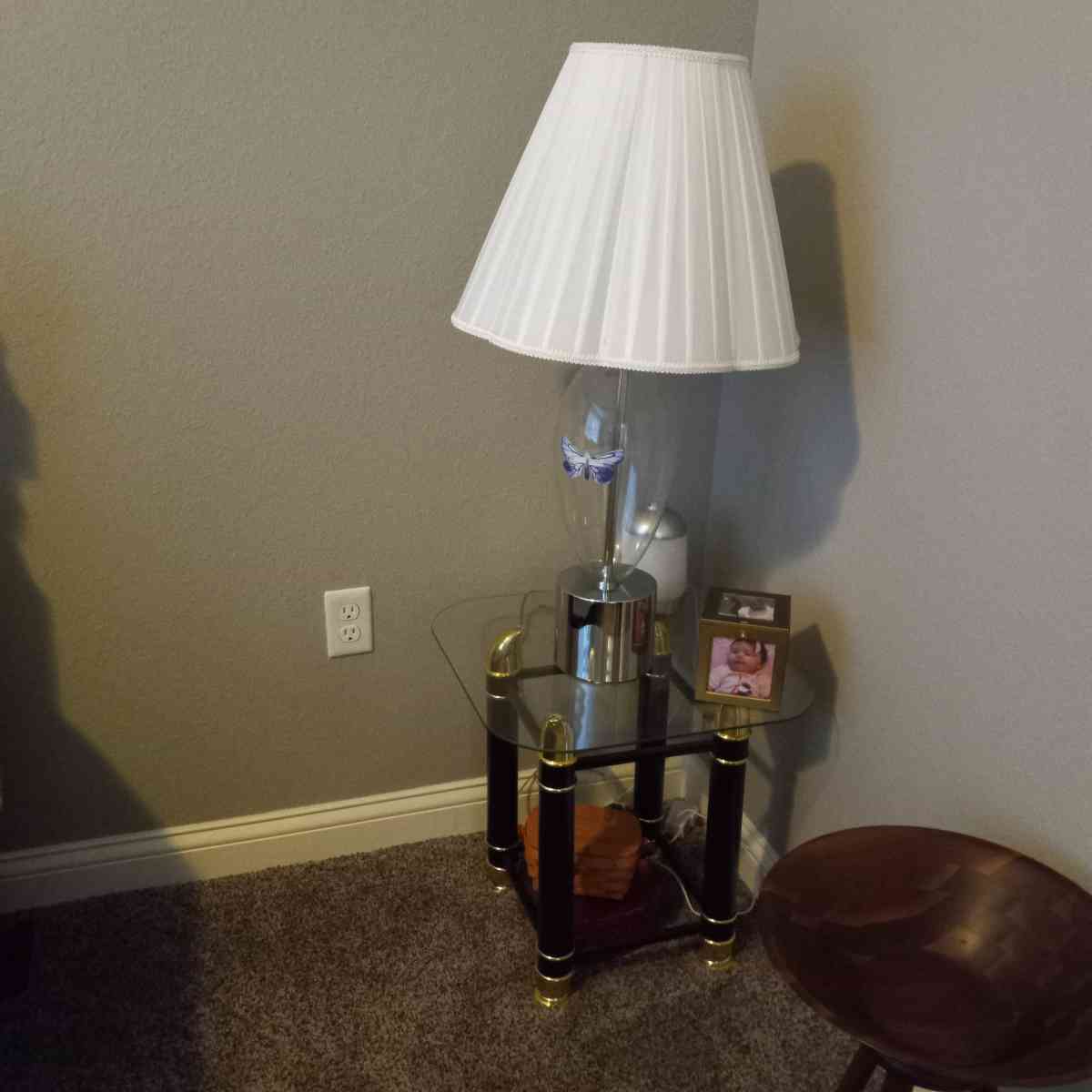 3 end tables  2 very nice lamps