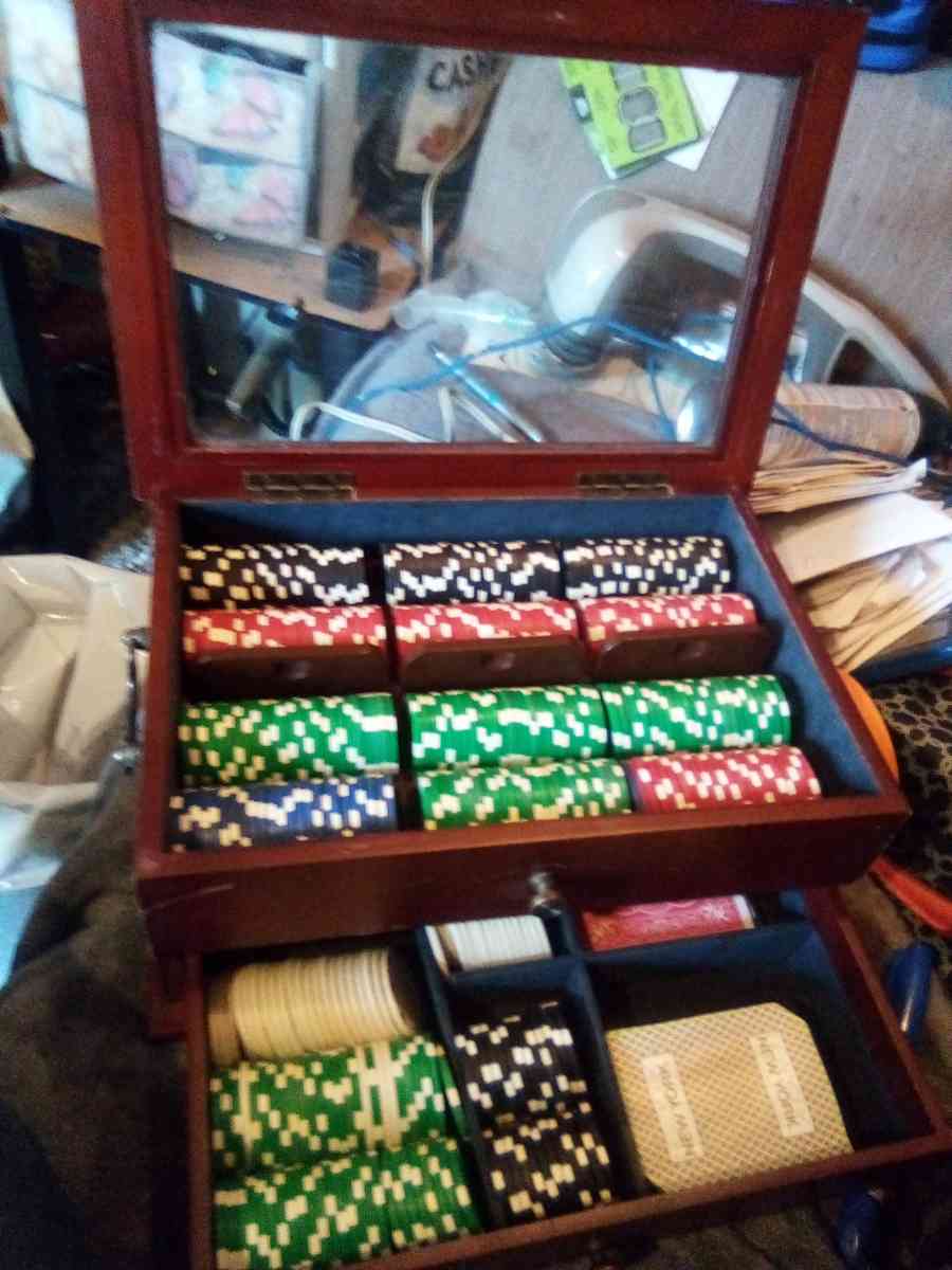 poker chip and card case