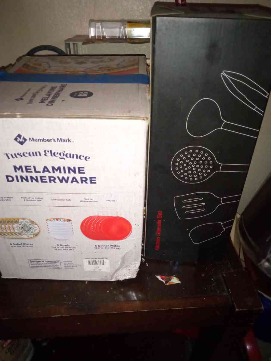 dinnerware set of 18