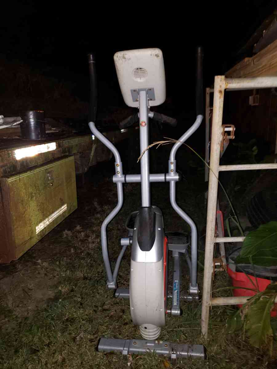 2012 Schwinn 420 Elliptical Trainer w Fan