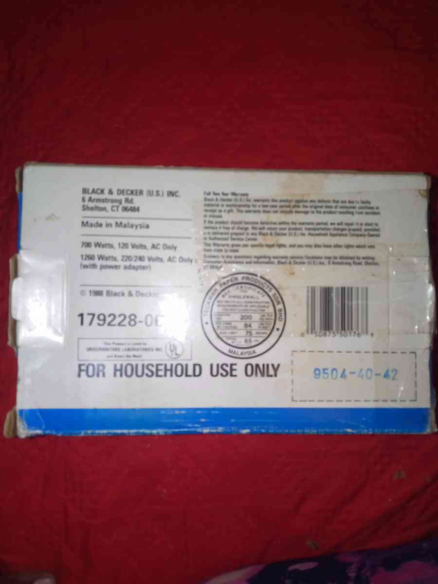 vintage 1988 Black and Decker travel iron