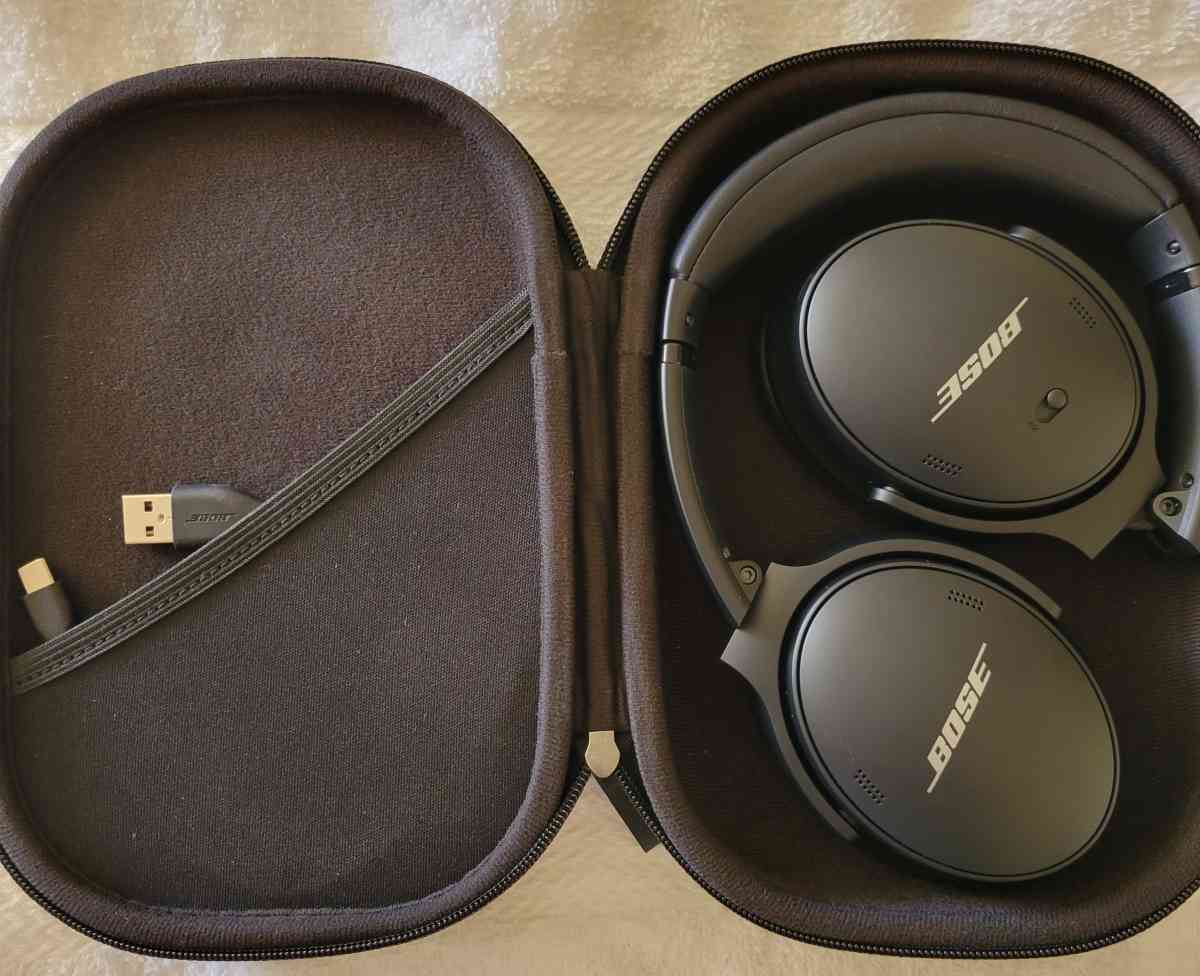 Bose QuietComfort 35 Series II Wireless Headphones With Case
