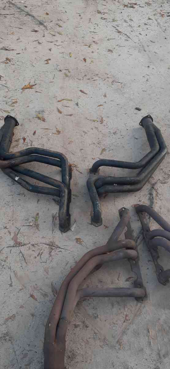 2 setts Chevy small block hedders