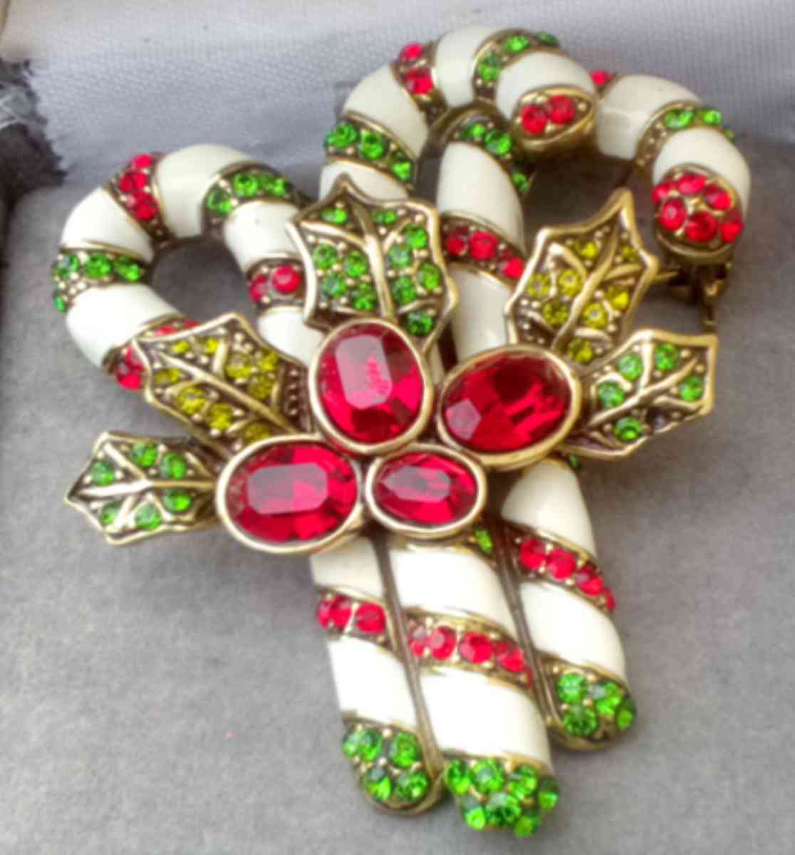 HEIDI DAUS peppermint pretty broche