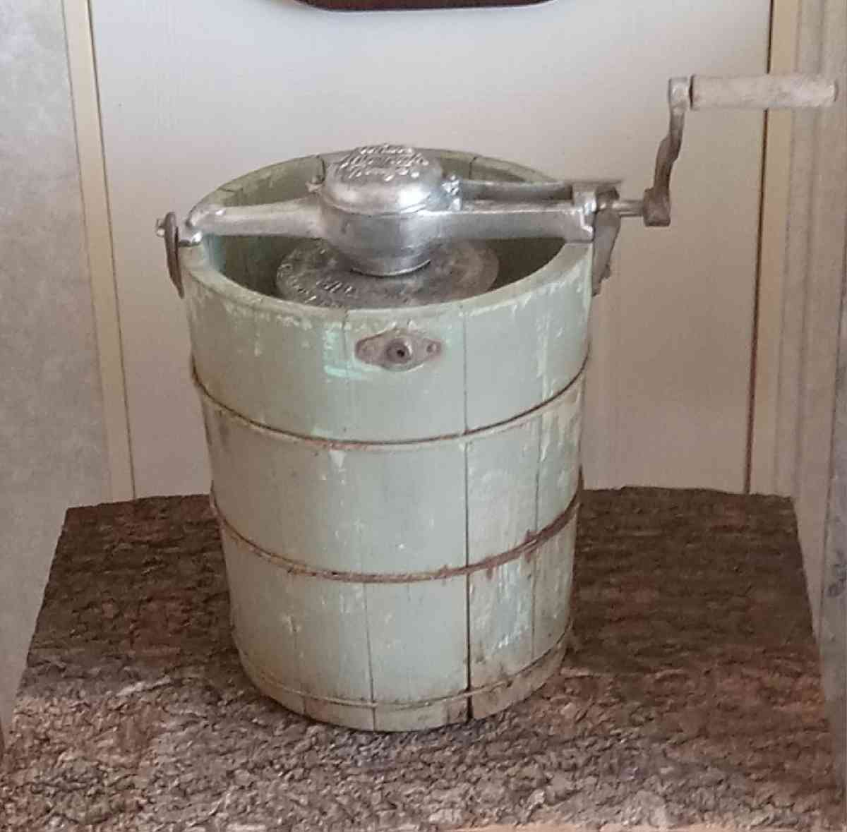 1923 white mountain freezer Ice cream churn