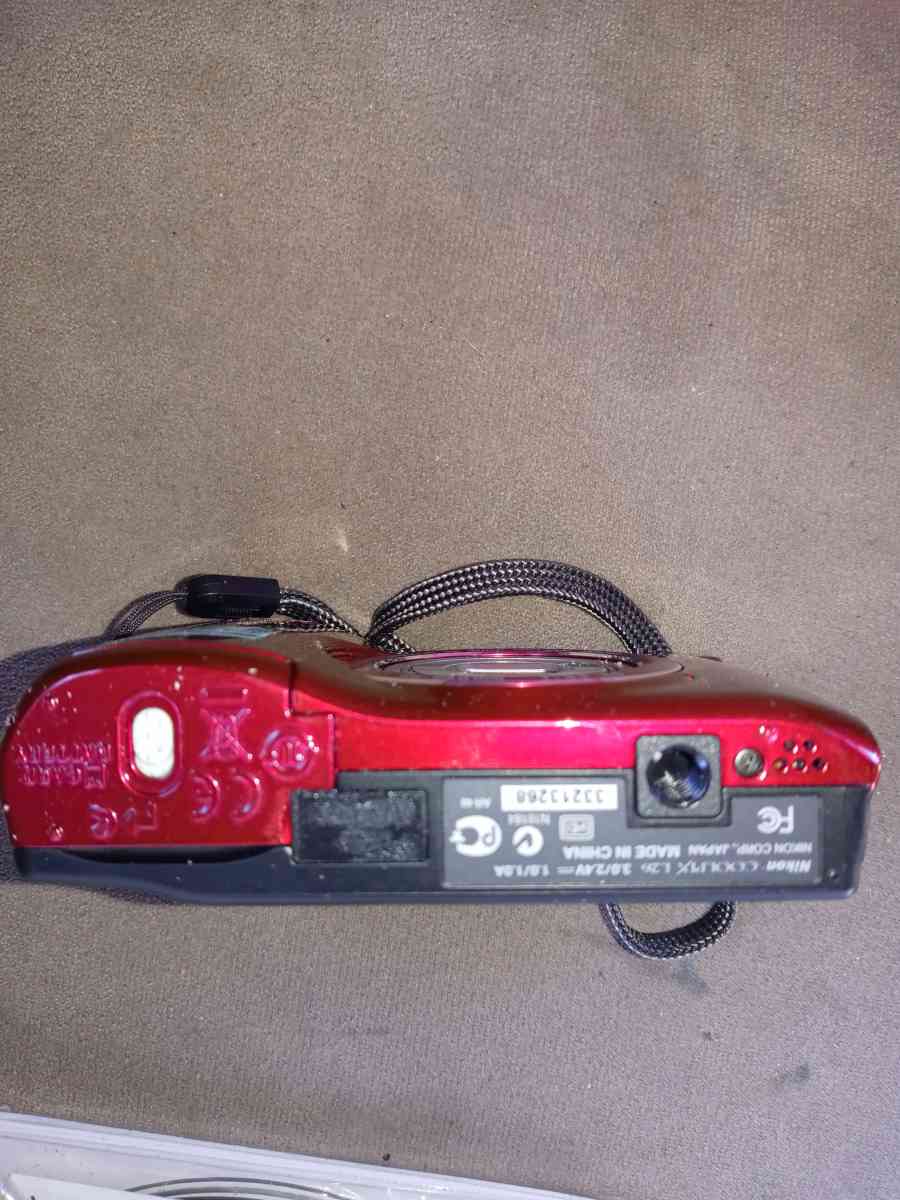 Nikon camera Coolpix l26 never used