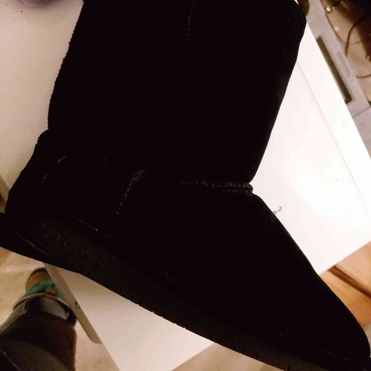 BEARPAW SIZE 8 BRAND NEW