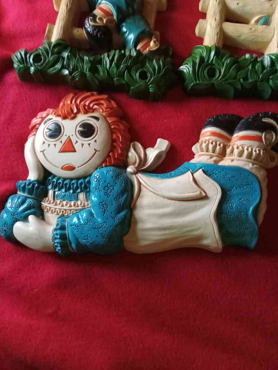 four 1977 raggedy Ann and raggedy Andy Bobby and merrill