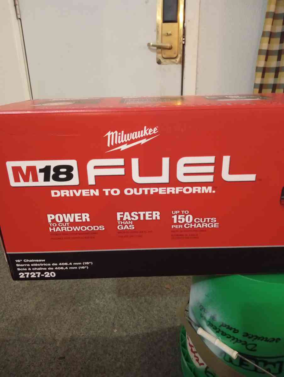 BRAND NEW MILWAUKEE 16IN CHAINSAW