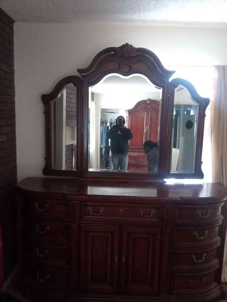 dresser with mirror