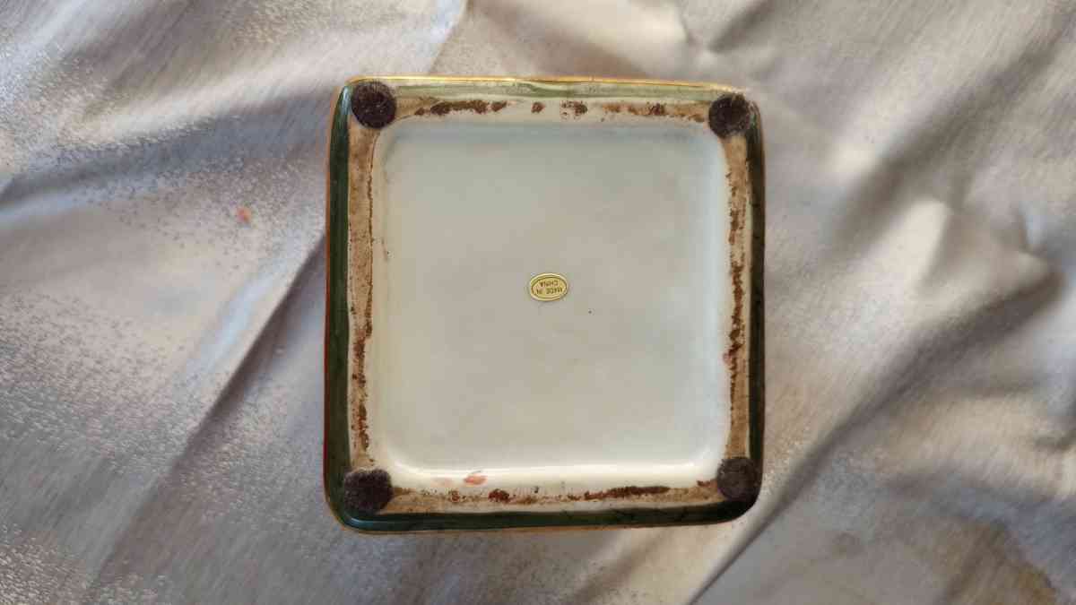 Ceramic Decorative Canister With Frog On top