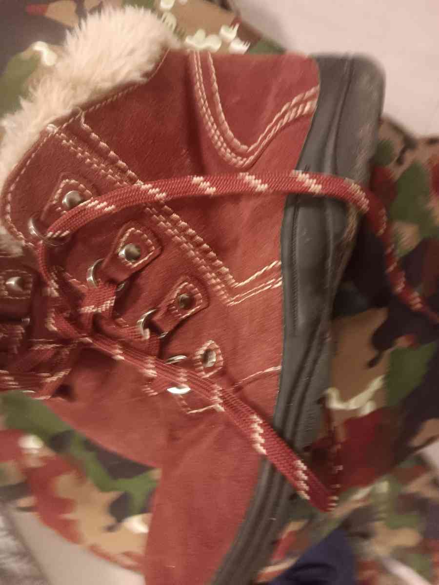 womans boots cranberry