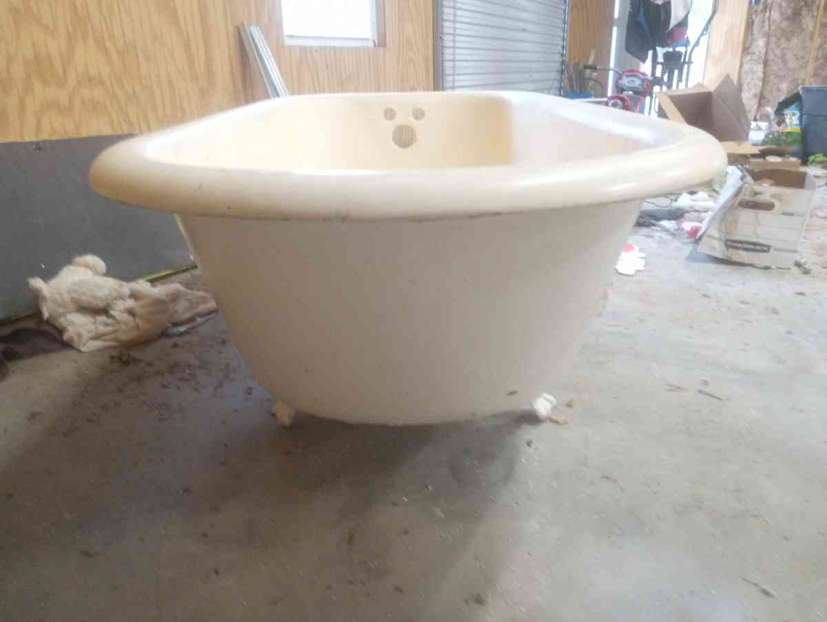 old claw foot tub in perfect condition very deep tub