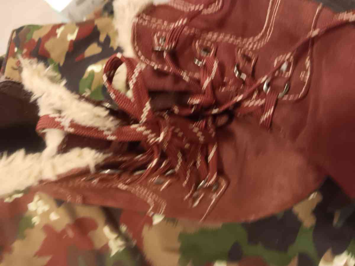 womans boots cranberry