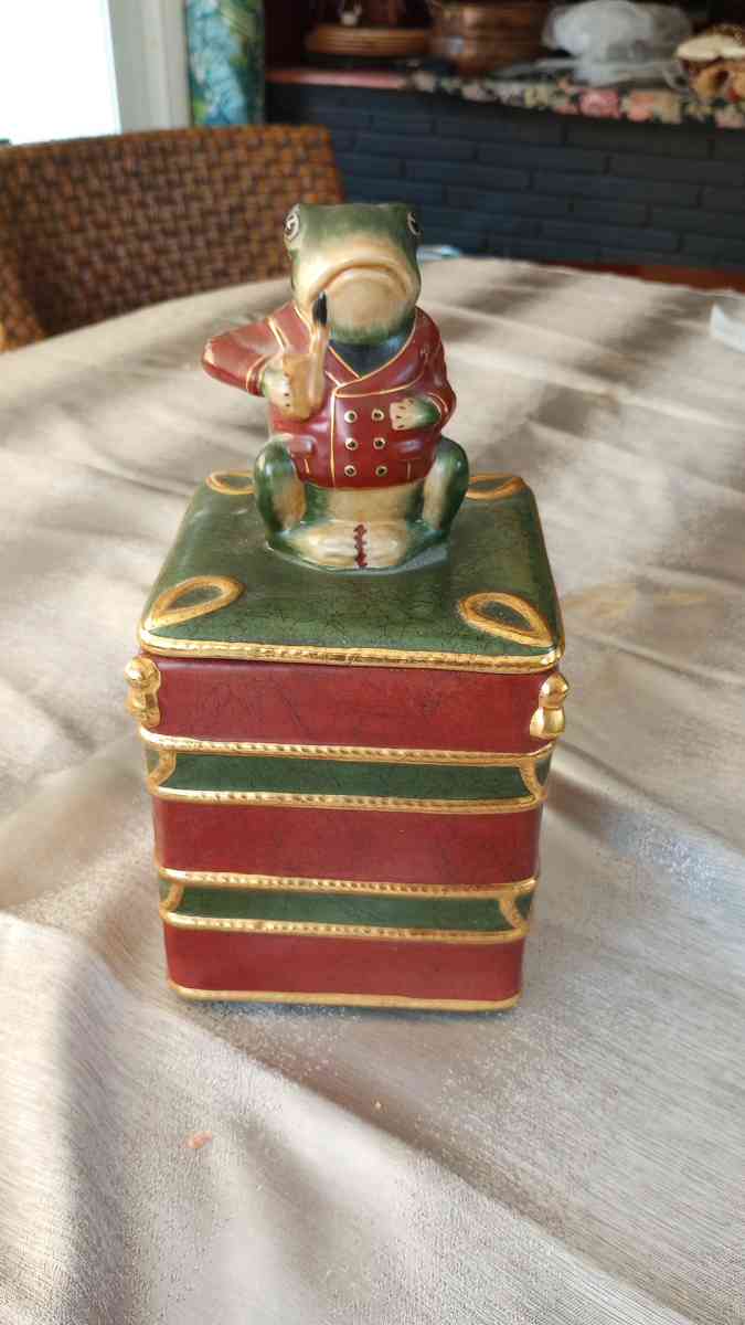 Ceramic Decorative Canister With Frog On top