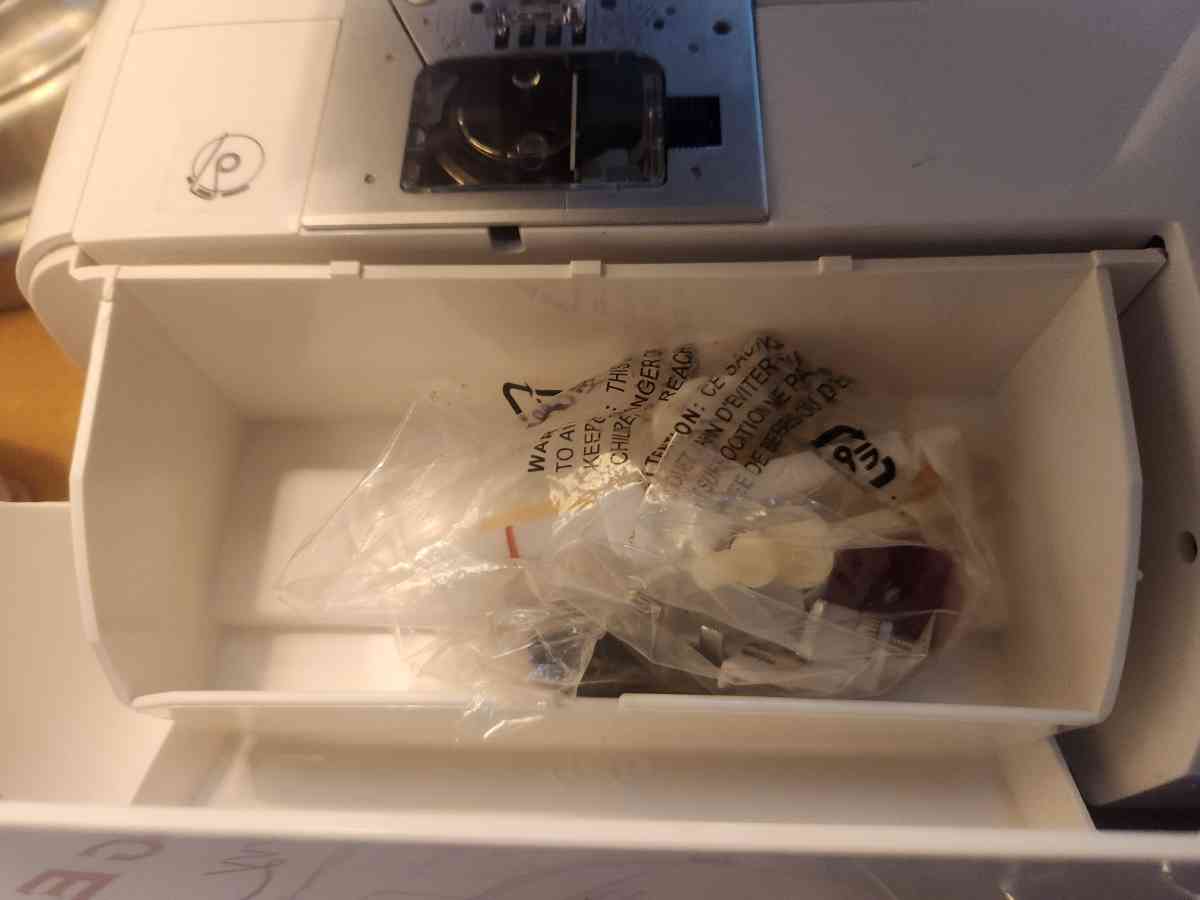 Singer Curly 8763 Zig Zag Sewing Machine