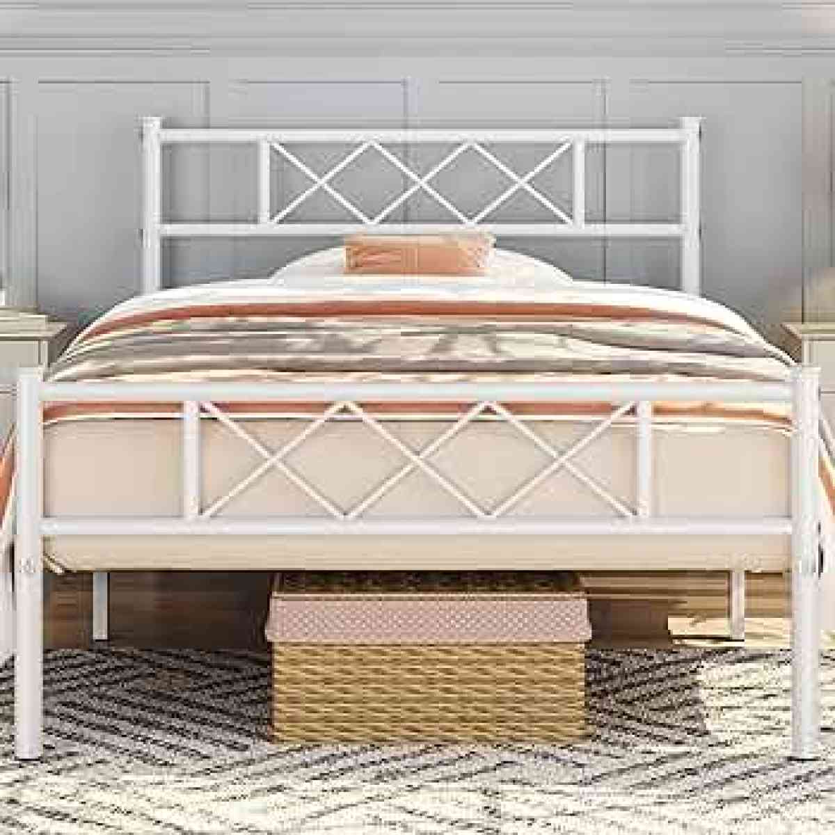 yaheetech twin size metal bed frame