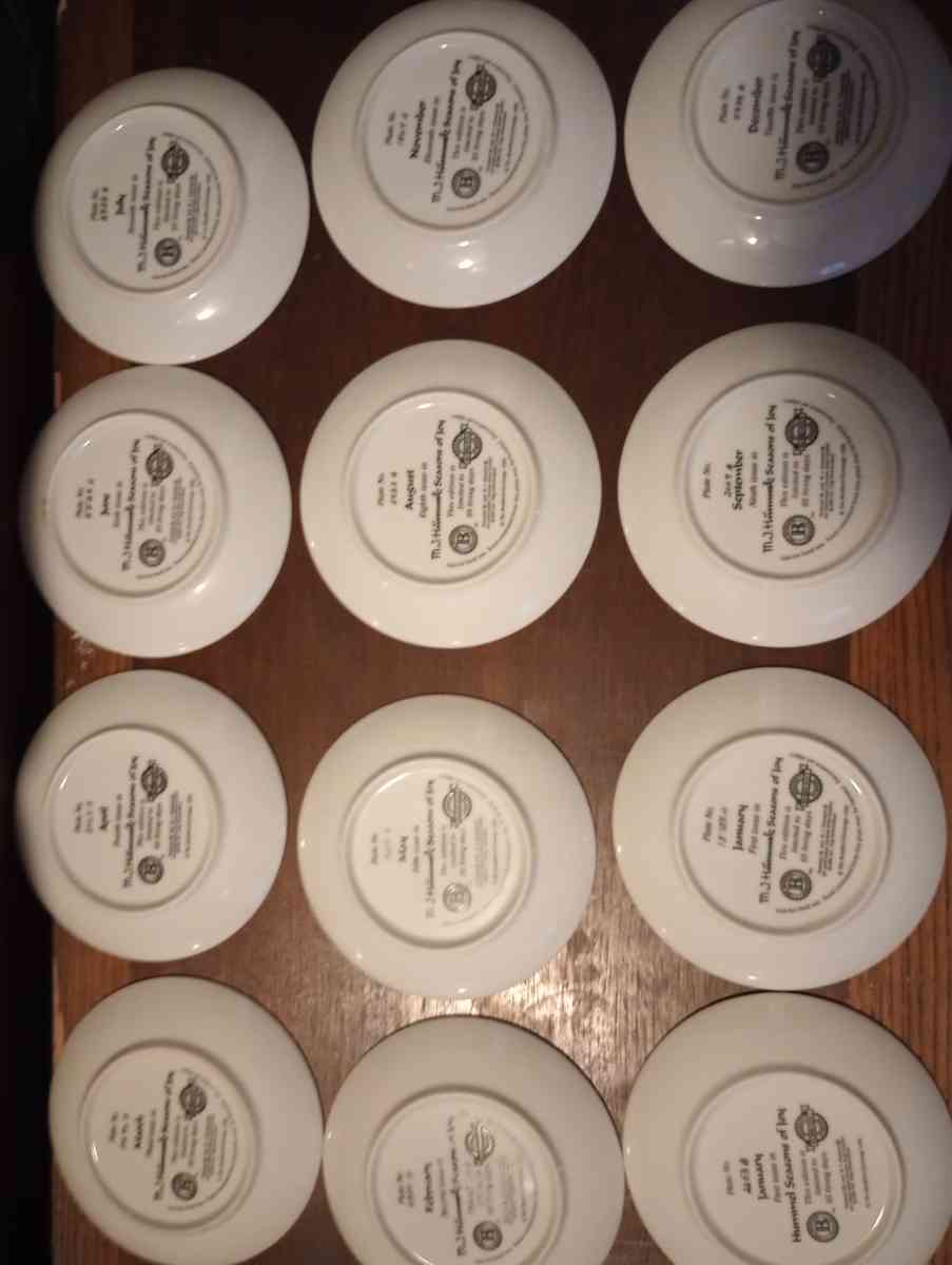 CHRISTMAS PLATES