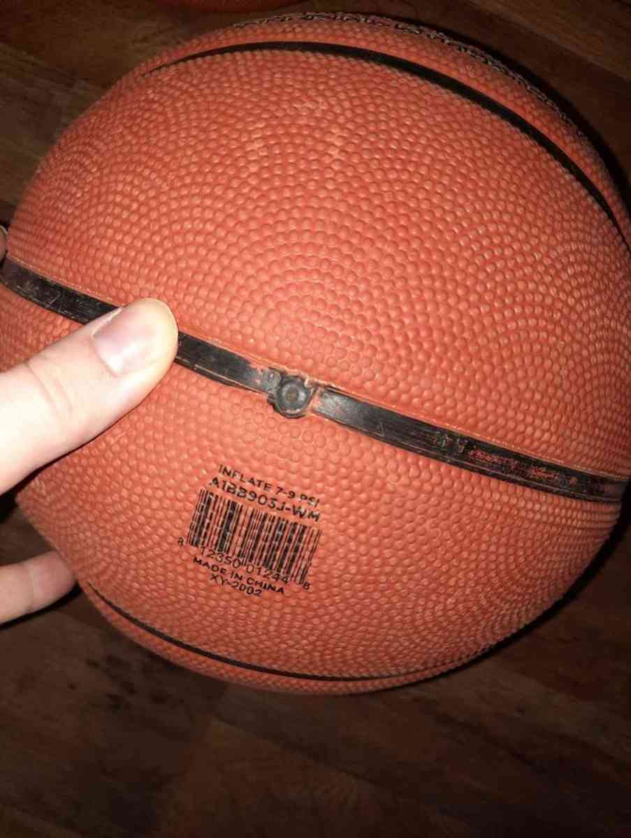 LOT OF 3 BASKETBALLS