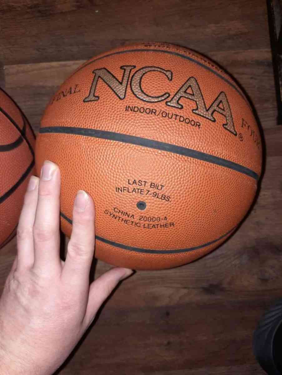 LOT OF 3 BASKETBALLS