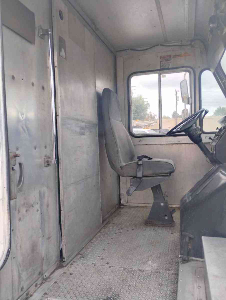 1987 GMC 18 feet long stepvan