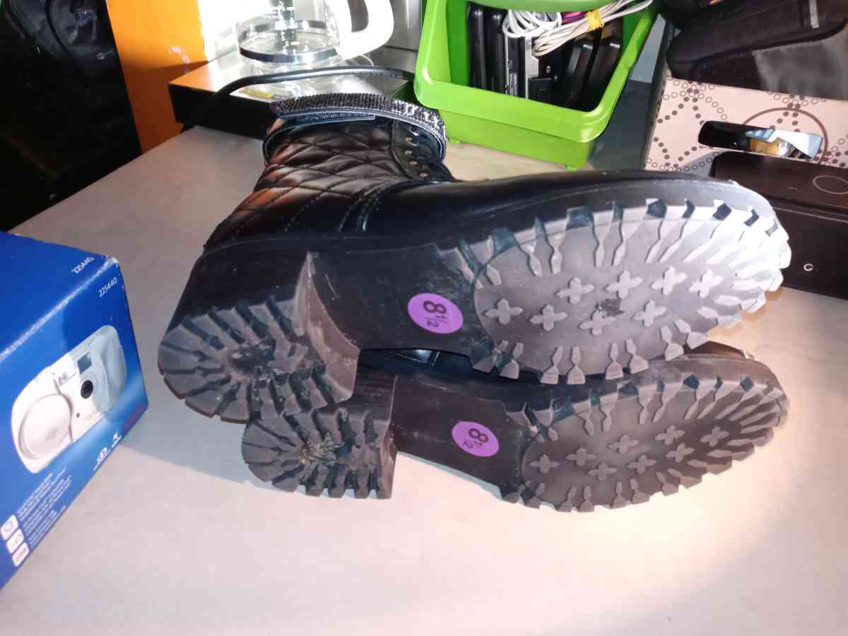 Juicy Couture Womens Opal Black Quilted Combat Boots 8half