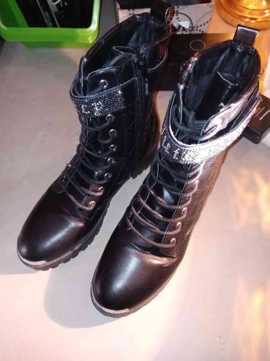 Juicy Couture Womens Opal Black Quilted Combat Boots 8half