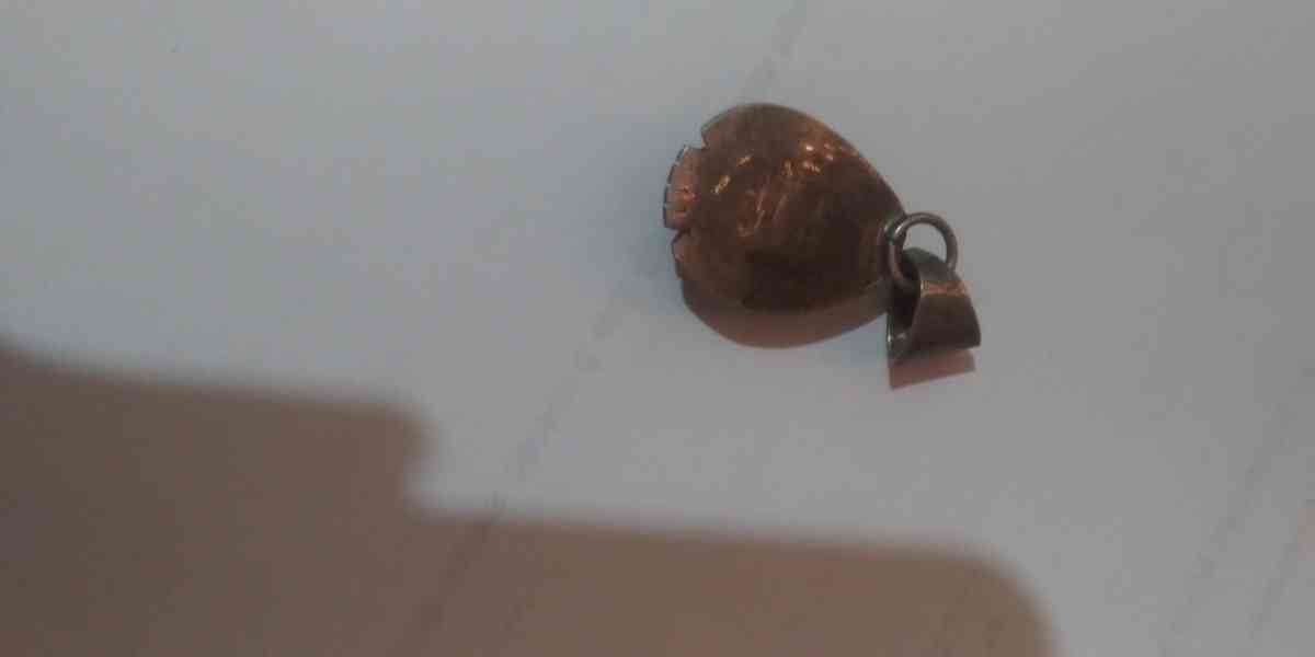 womens beautiful silver necklace throwing in pendant for fre