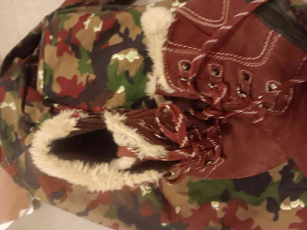 womans boots cranberry