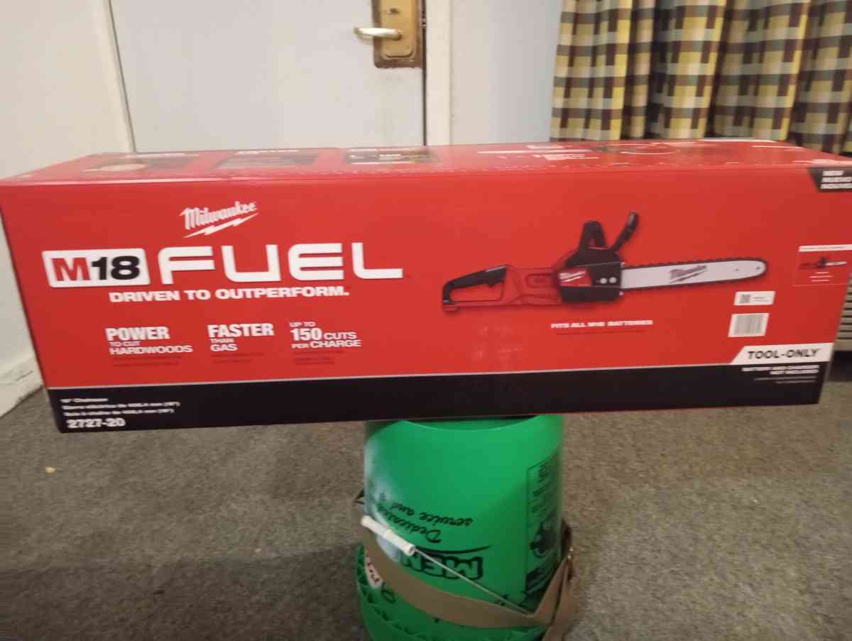 BRAND NEW MILWAUKEE 16IN CHAINSAW