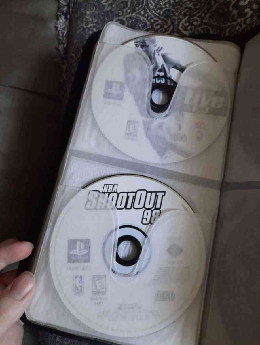 Lot of 31 PS1 Games and 1 PS2 Game  Pickup SOUTHMONT NC