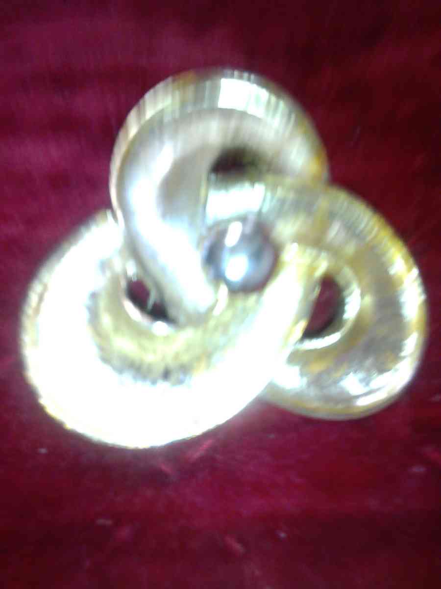 brooch gold plated
