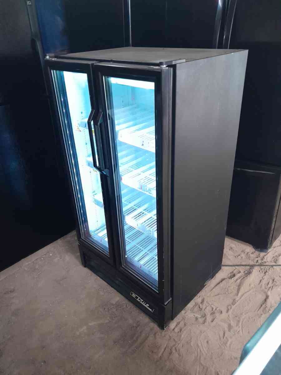 COOLER EXCELLENT CONDITION 8 YERS OLD IVE RECHECK WORKING