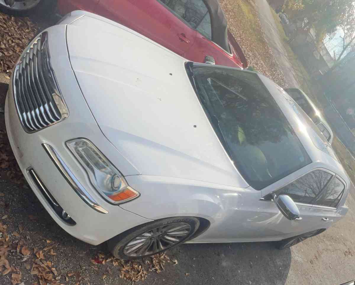 White 2013  Chrysler 300C Sedan 4D