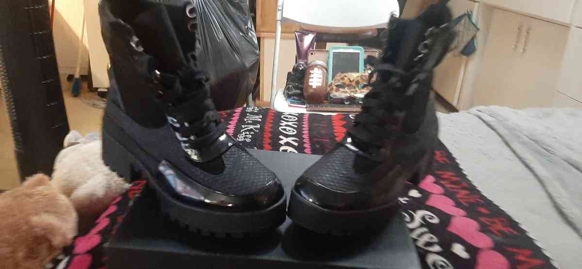 Girls boots size 9