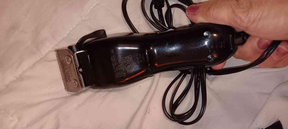 razor one electric the other rechargeable