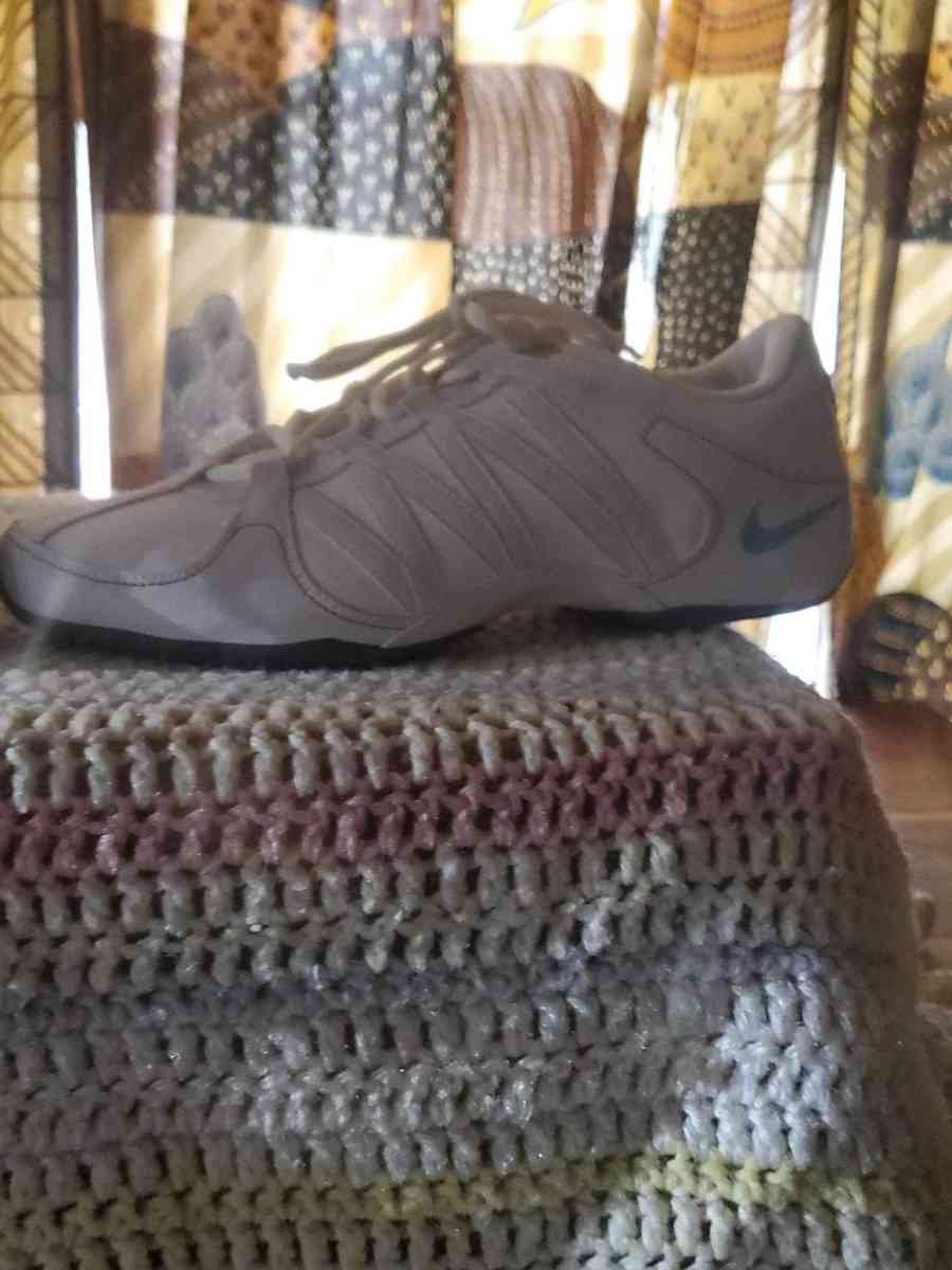 Nike white sneakers size 10 lace up