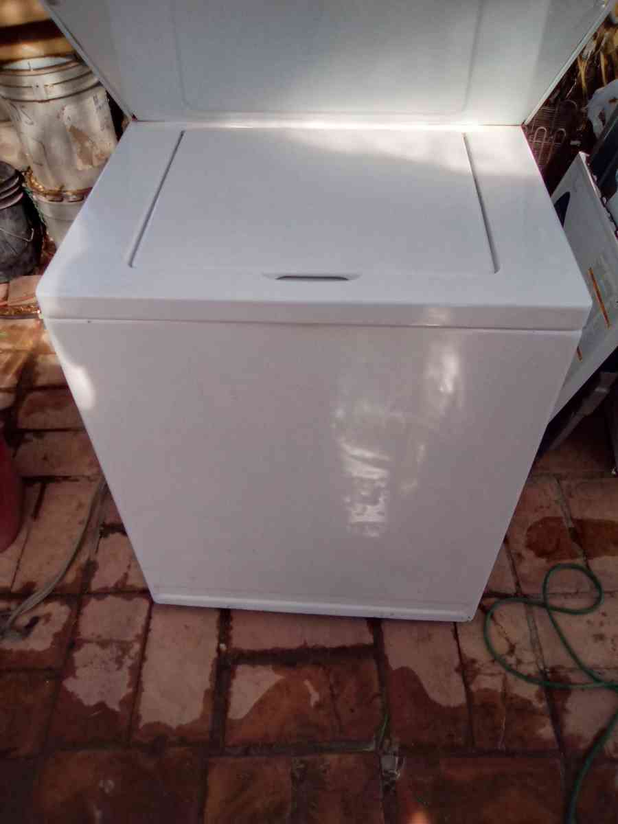 STACK UNIT FULL SIZE KENMORE WASHER AND DRYER WHITE ON WHITE