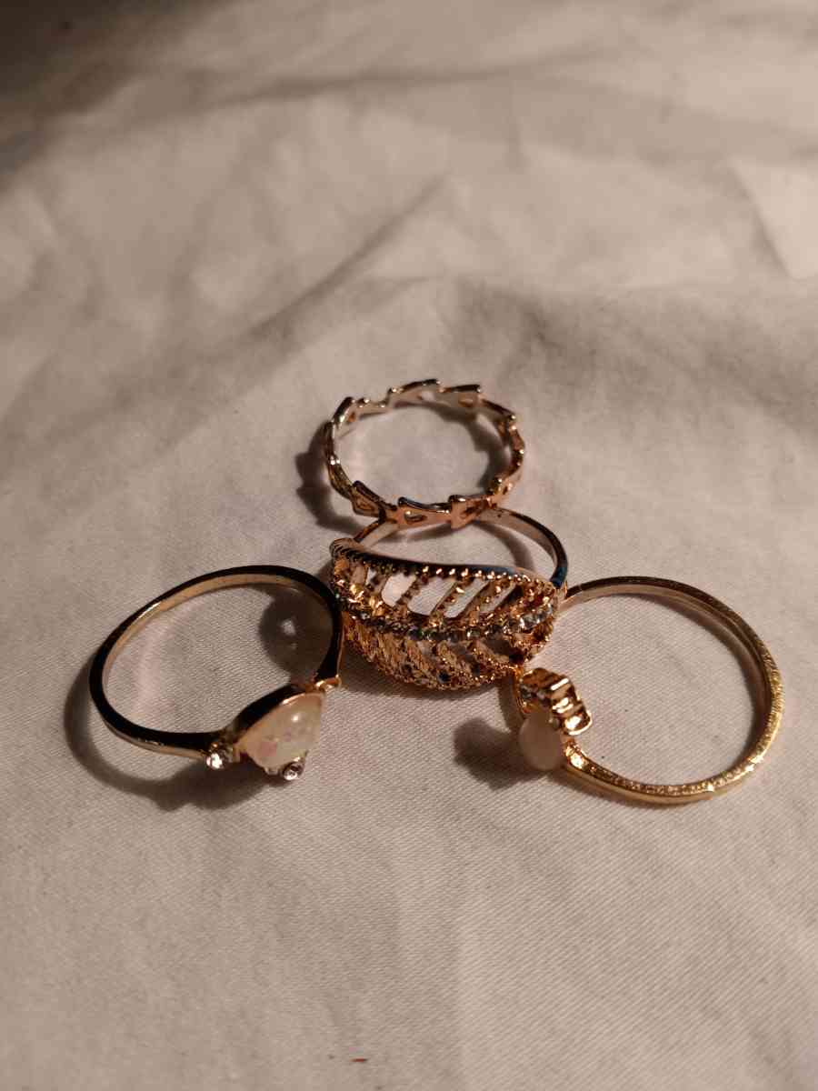 ladies rings gold costume