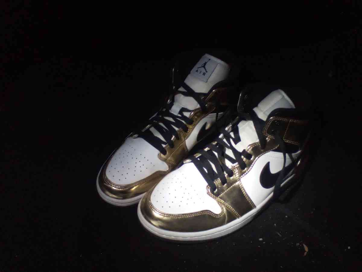 Nike Air Jordans 1 Mid SE