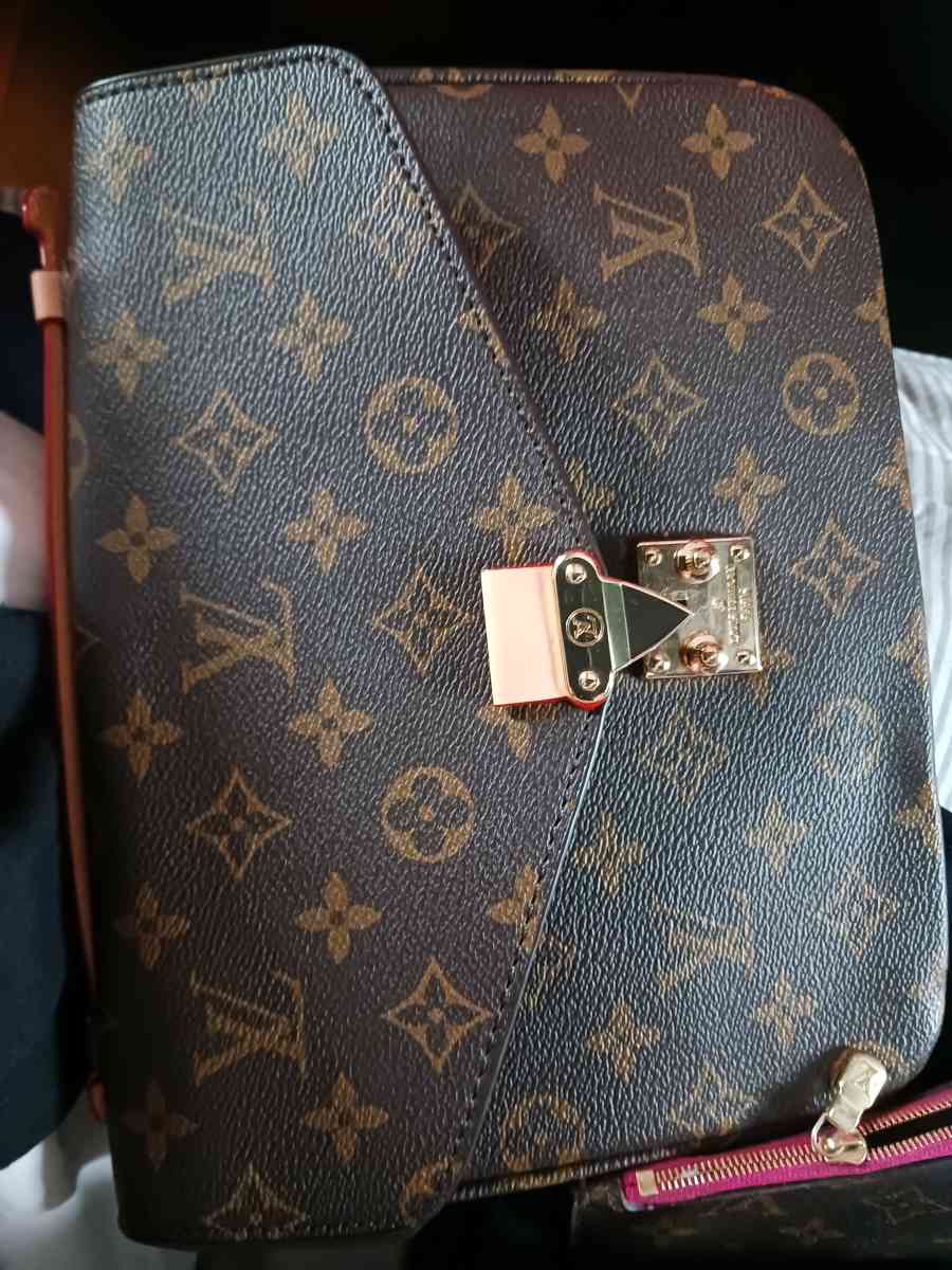 LV purse