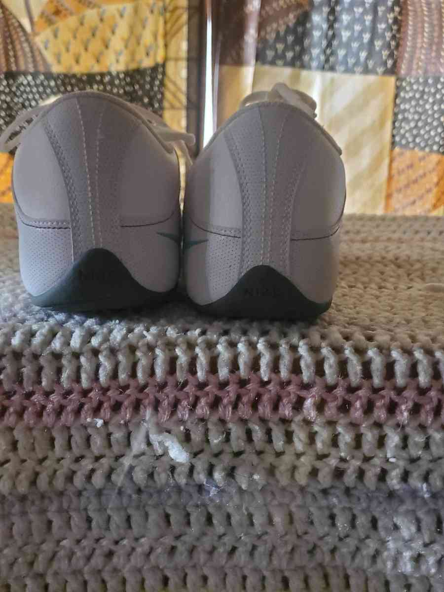 Nike white sneakers size 10 lace up