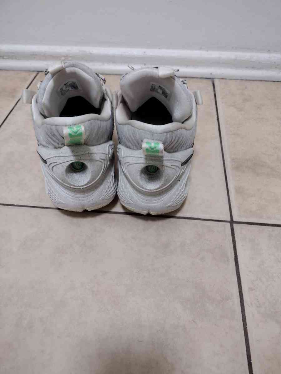 Nike Cosmic Unity Size 12 Mens