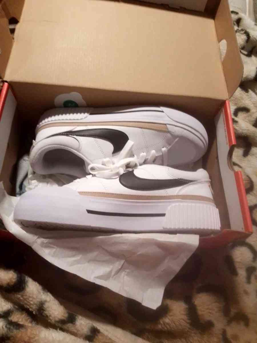 brand new Nike legacy lioift