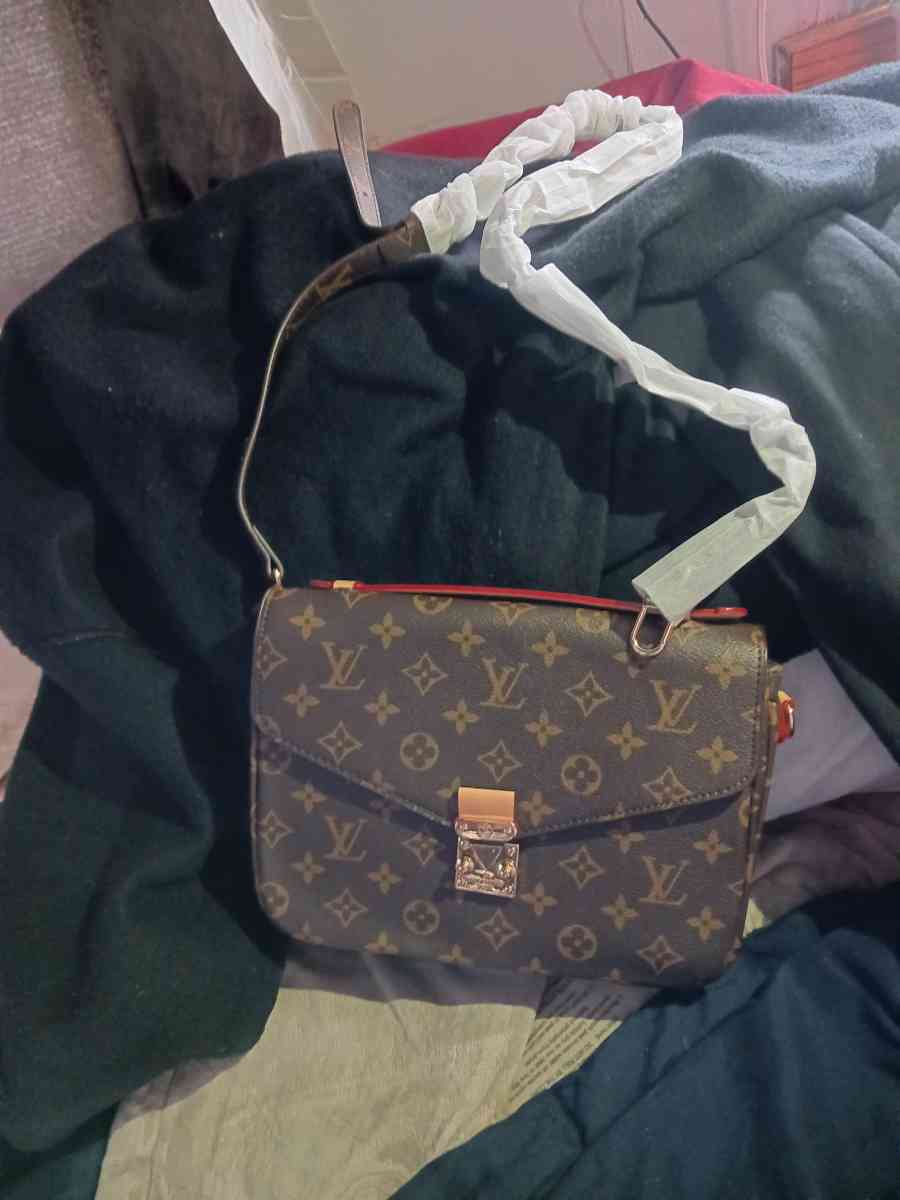 LV purse