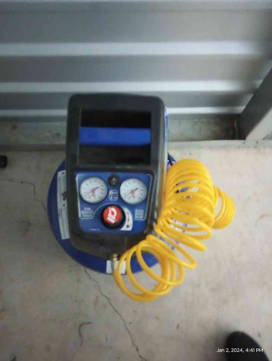 Campbell Hausfeld 4 Gallon Pancake Air Compressor