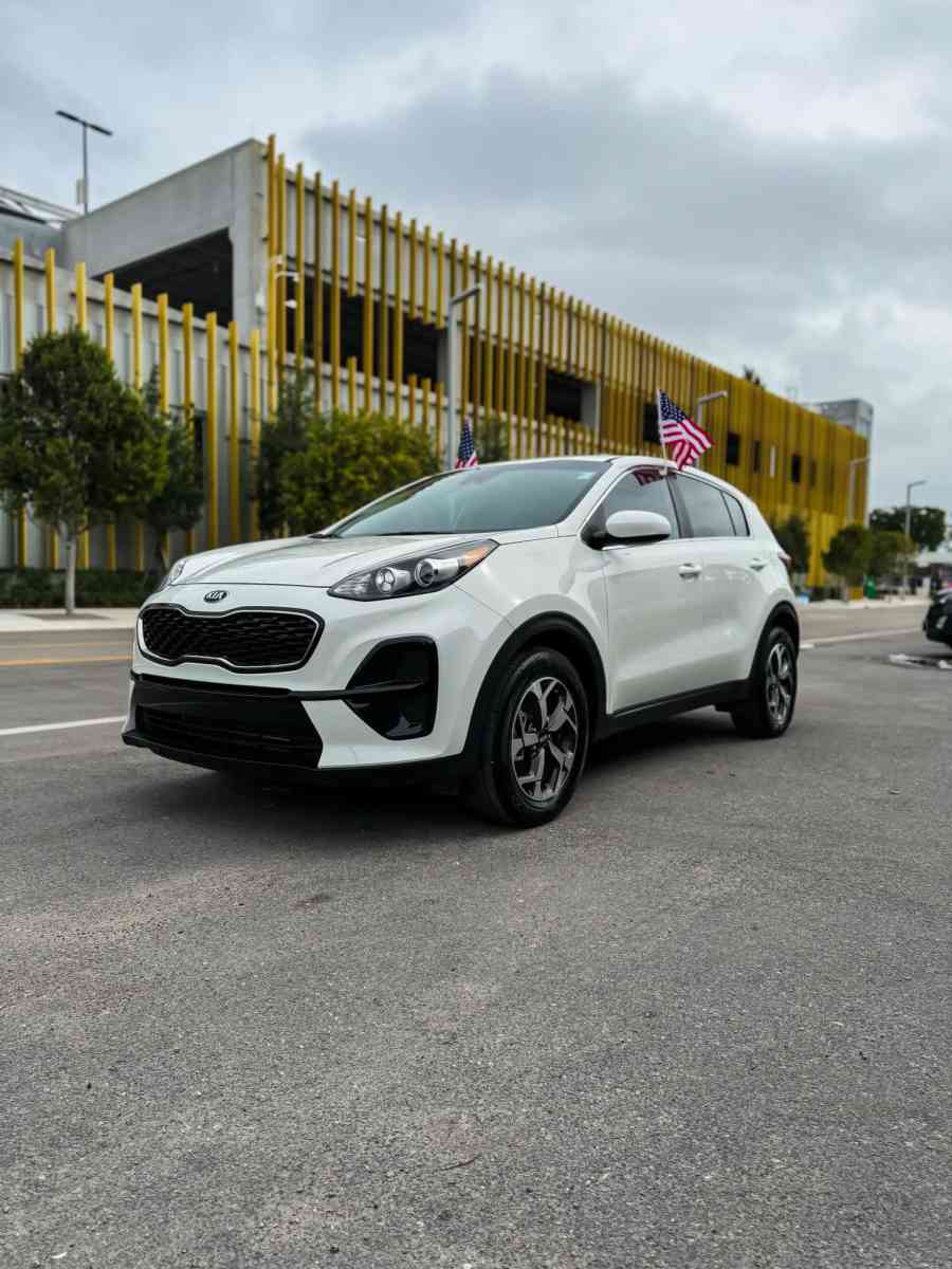 2020 KIA SPORTAGE  19200 millas  1800 down pay